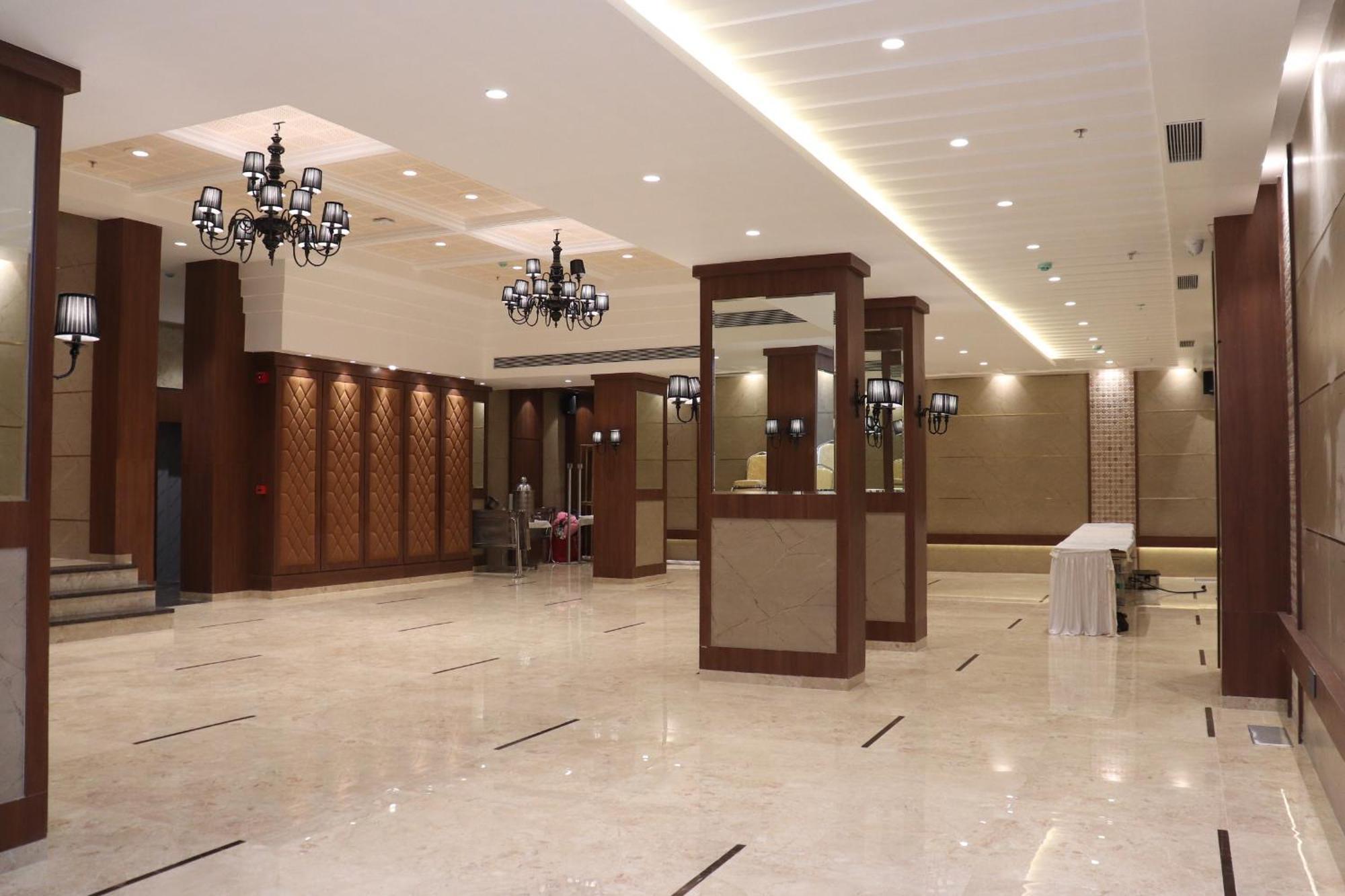 Hotel Golden Nest Thane Exterior photo