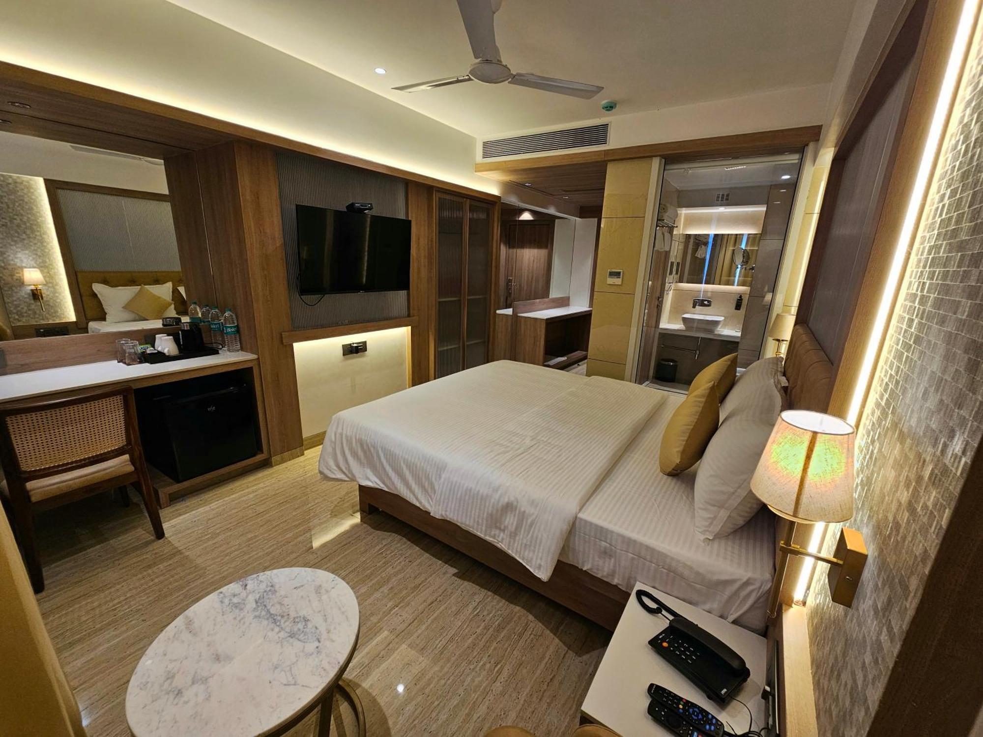 Hotel Golden Nest Thane Exterior photo